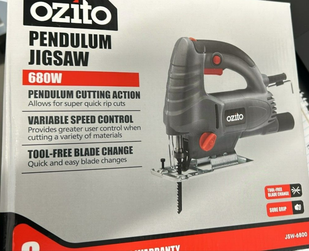 Ozito 680W Pendulum Jigsaw 3 Blades Variable Speed Woodworking Cutting Tool
