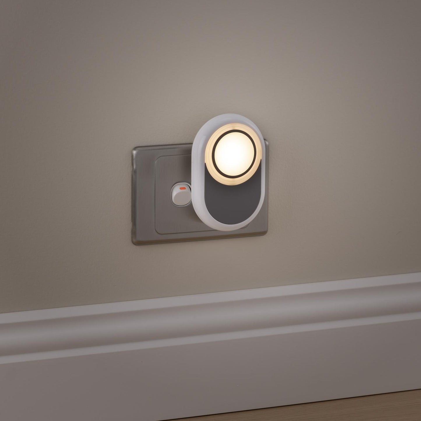 Arlec LED Night Light Plug In Dusk to Dawn Switch Indoor Stair Warm White