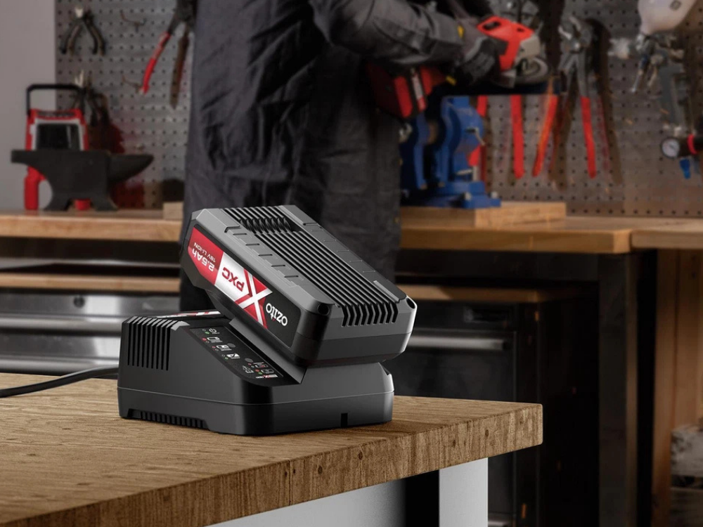 Ozito 18V 2.5Ah Li-Ion Battery & Charger Pack – PXBC-250C Garden Tools