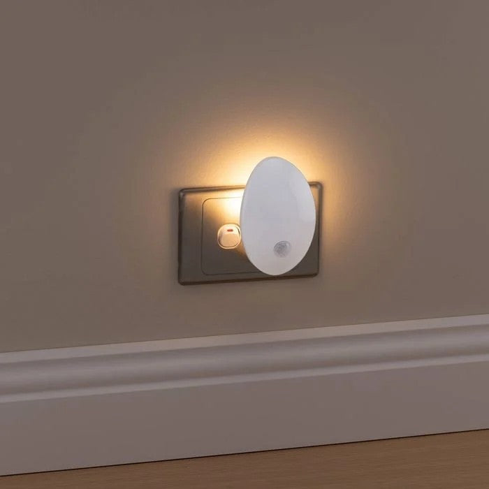 Arlec Motion Sensor LED Plug In Nightlight 240V Warm White Light Stairs Hallway