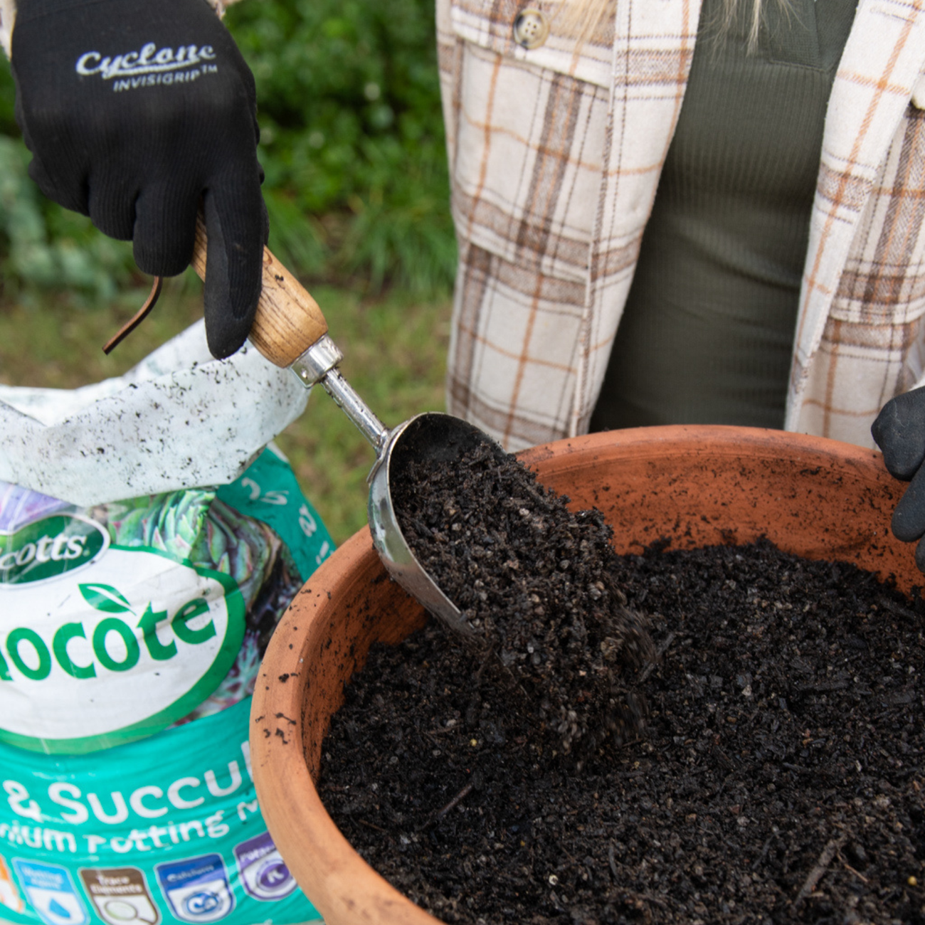 Scotts Osmocote 25L Cacti And Succulent Premium Potting Mix