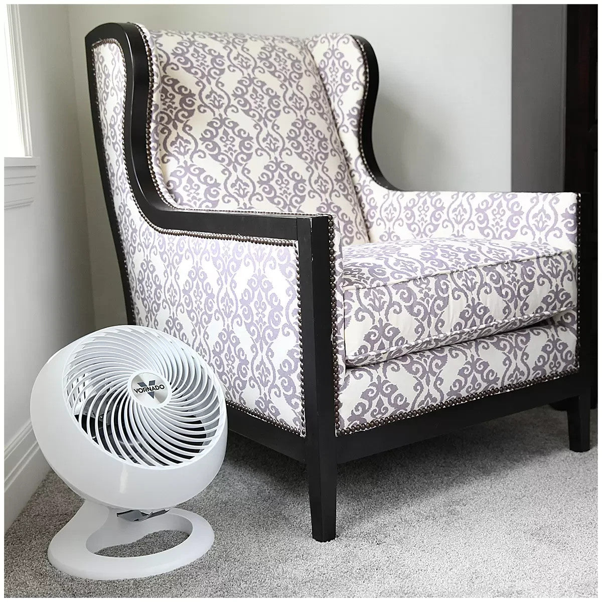 Vornado Floor Fan  Air Circulator 660 Whole Room Comfort Comfortable Gloss White