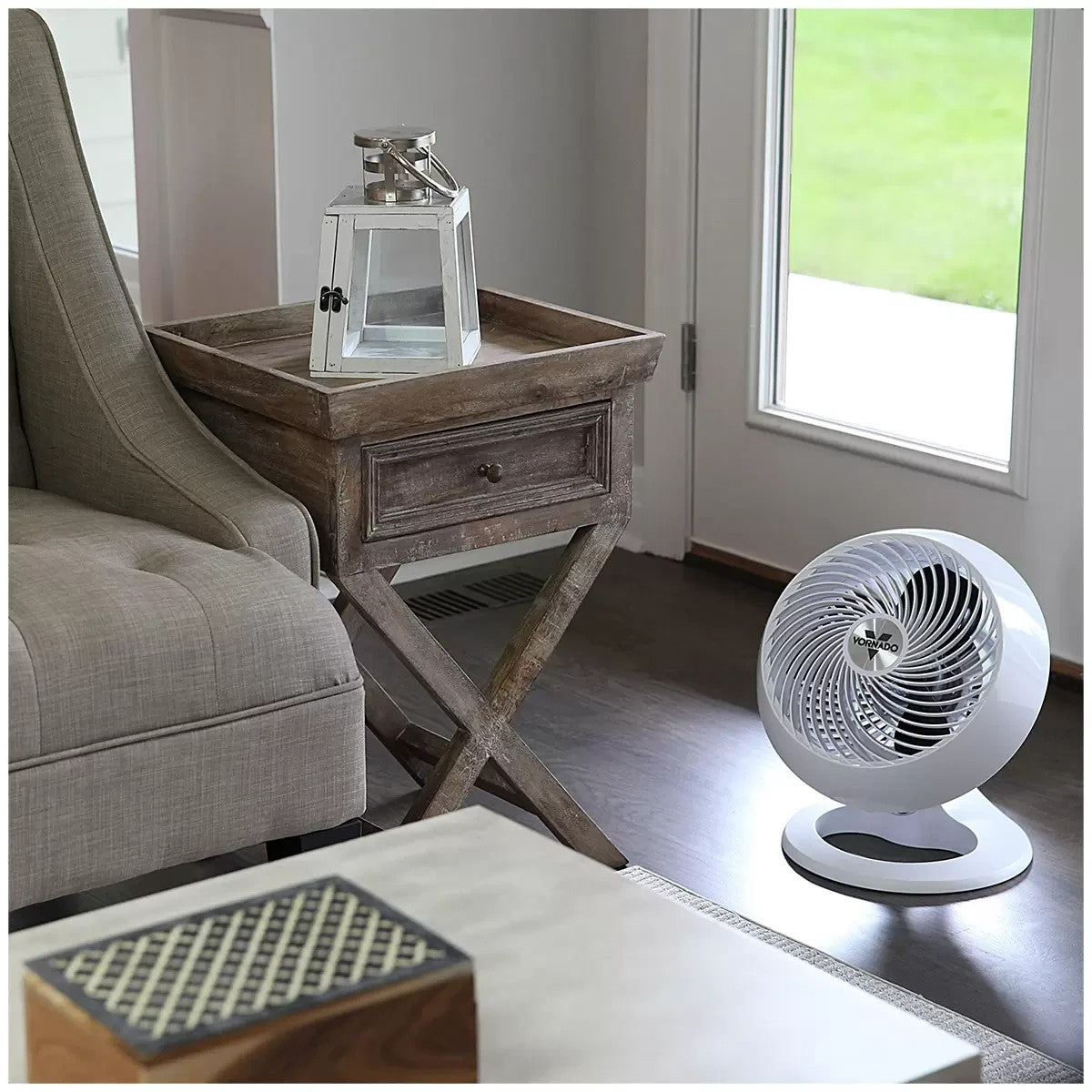 Vornado Floor Fan  Air Circulator 660 Whole Room Comfort Comfortable Gloss White