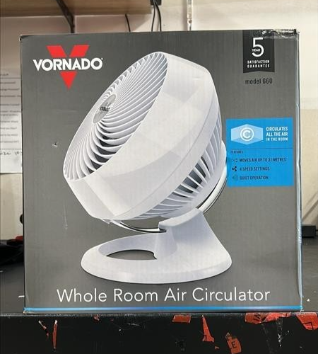Vornado Floor Fan  Air Circulator 660 Whole Room Comfort Comfortable Gloss White