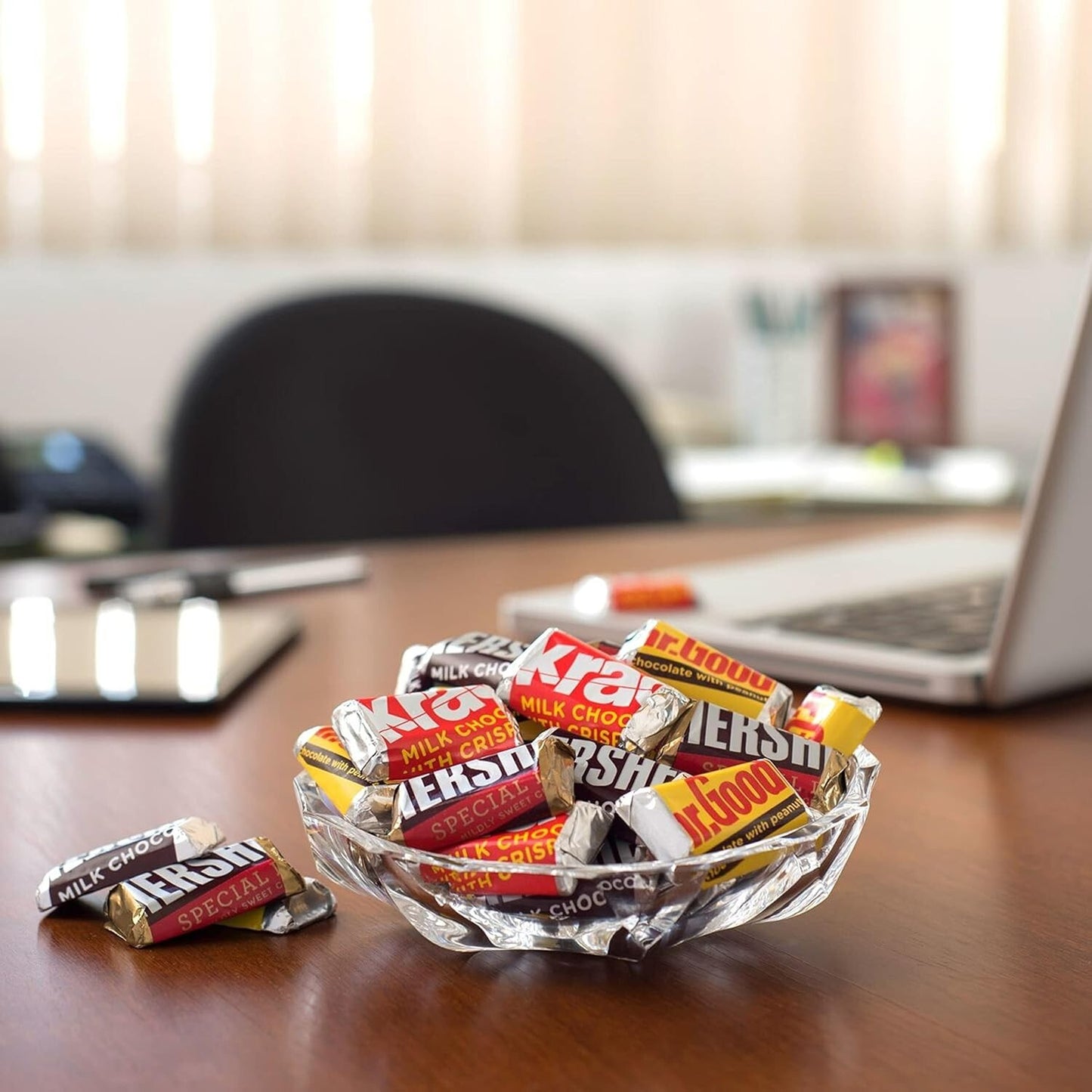 Hershey's Miniatures Assortment Milk Chocolate Candy Delicious Bulk Pack 1.58kg