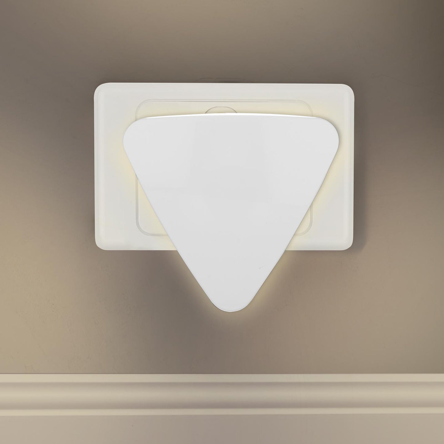 Arlec Night Light Plug in with Dusk to Dawn Switch on Sensor LED Nightlight