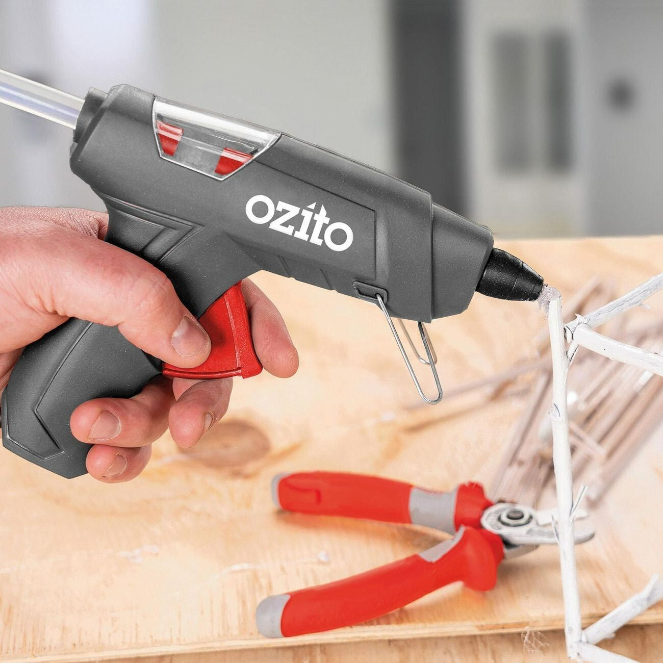 Ozito Glue Gun Hot Trigger Flow Melt Kit DIY Repair Crafts Projects Woodworking