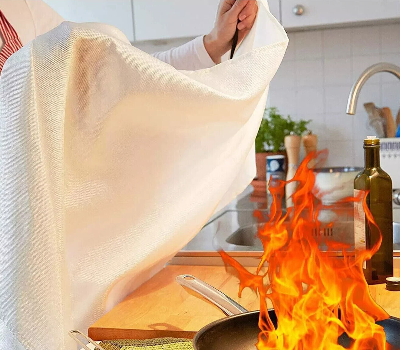 Firebox Fire Blanket 1m x 1m For Home Kitchen Office Caravan Emergency Fires