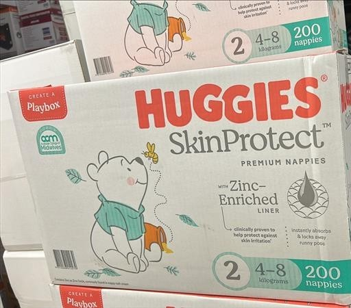 Huggies Unisex Ultimate Nappies Size 2 Infant 200 Disposable Diapers 4-8 kg