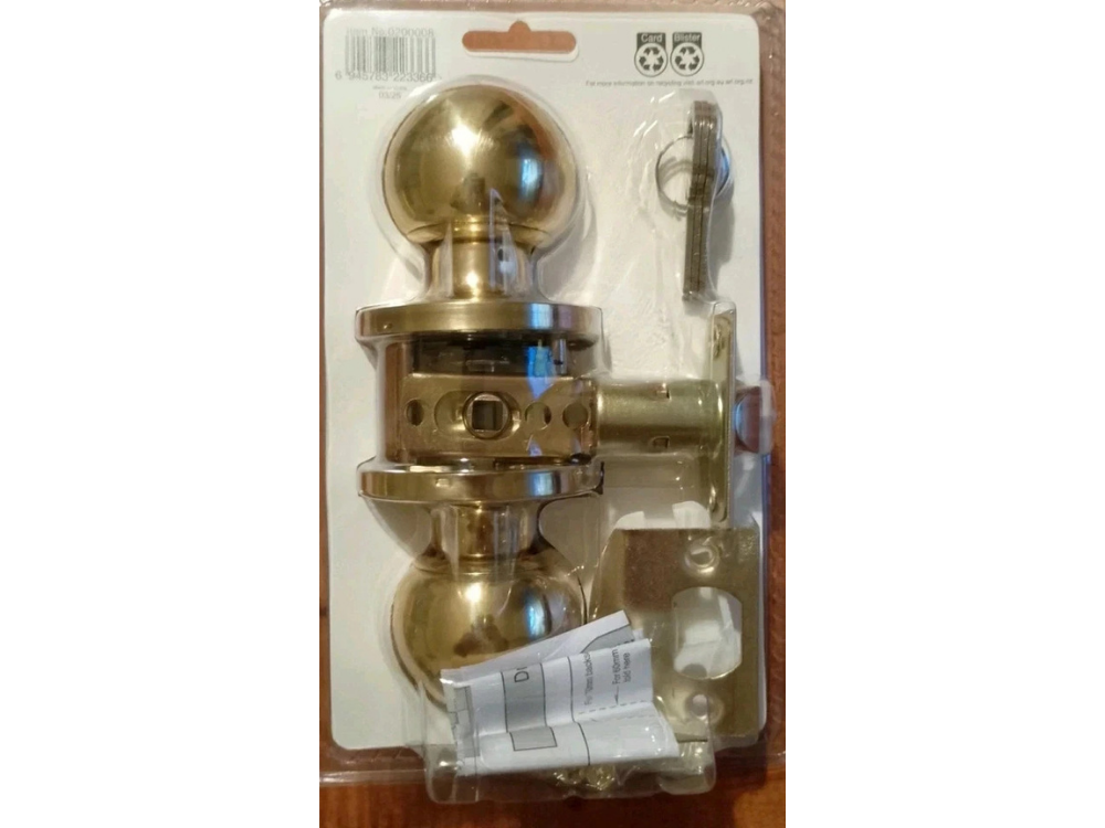 Ikonic Ruby Entry Door Knob Lock Set – Polished Brass