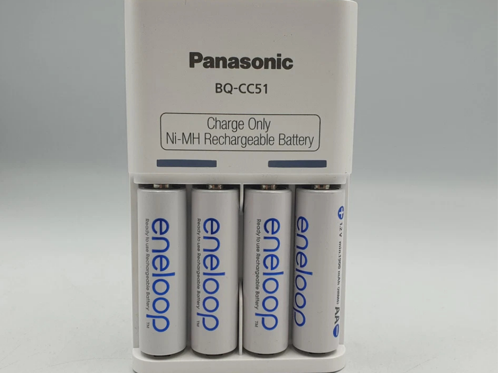 Panasonic Eneloop Charger Kit – 4x AA 2000mAh, 90–180min Charge